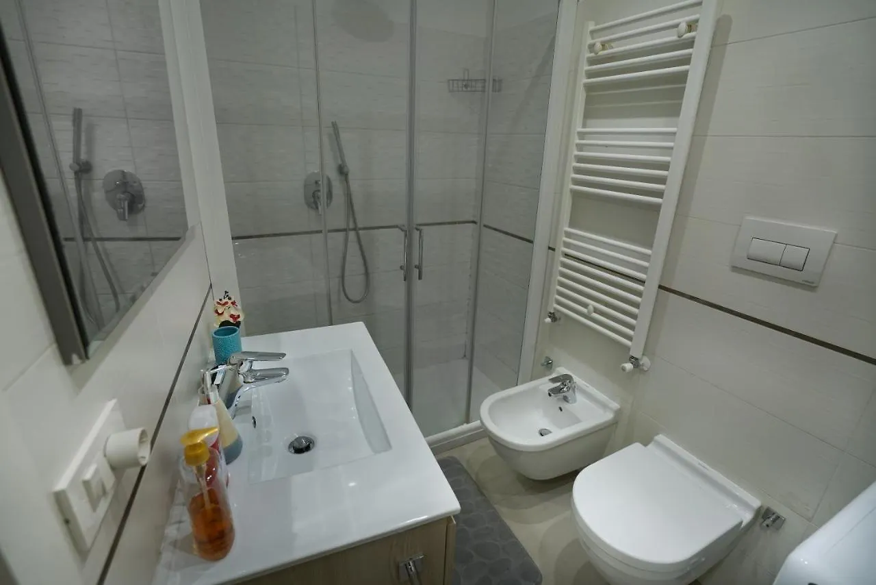 Fast Wifi E Netflix -- Centro Di Rho Vicino Stazione Apartment 0*,  Italy